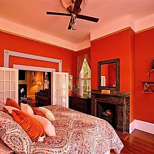 https://huge-victorian-beauty-overlooking-forsyth-park.top-hotels-in-savannah.com